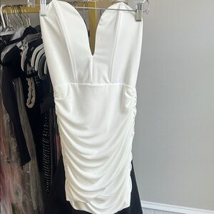 Chic Strapless White Dress